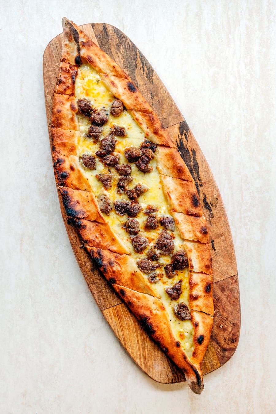 Pide im türkischen Lebensmittelgeschäft und Imbiss Halk Pazari in Zürich Oerlikon