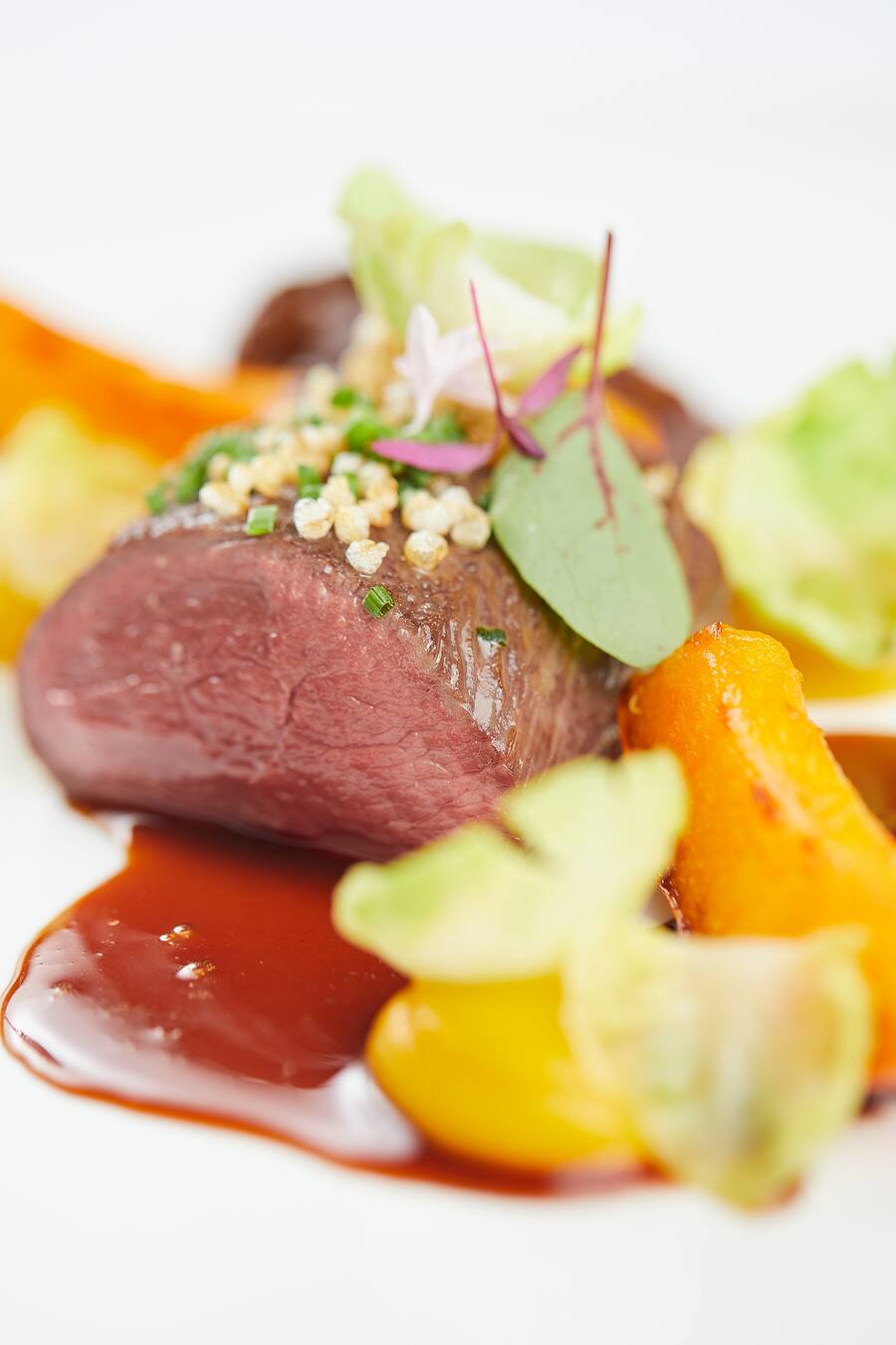 Rehrücken von Fabio Toffolon. Restaurant zum Ãusseren Stand, Koch Fabio Toffolon und Werner Rothen, Gastgeber, Bern, 14.11.2019, Foto Lucia Hunziker