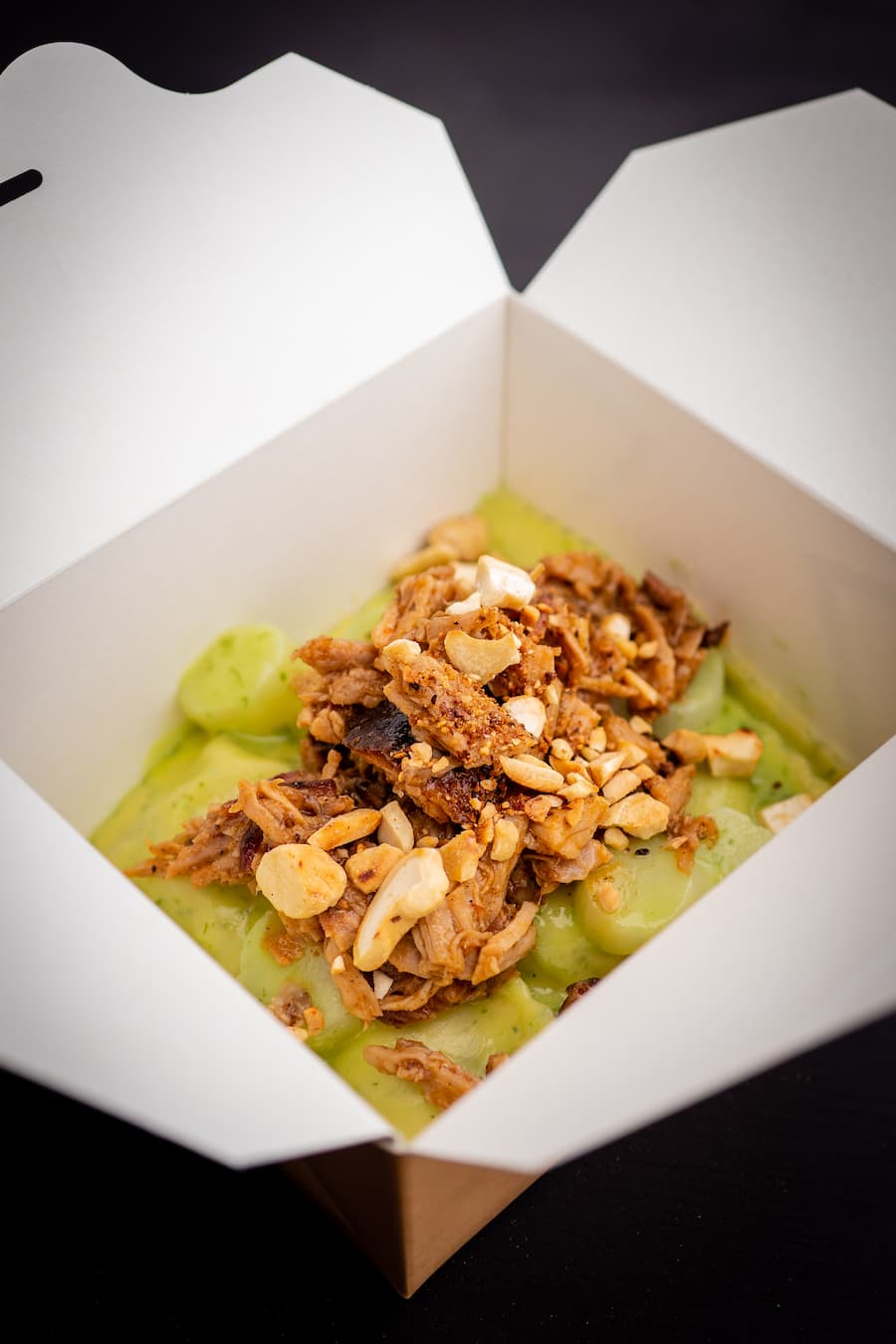 Bärlauchravioli mit Pulled Pork - Bärlauchpesto, weisse Spargeln, Schweinehals - Foodtruck, Restaurant Brücke, Niedergösgen, Chefkoch Thomas Messerli - 26. März 2020 - Copyright Olivia Pulver