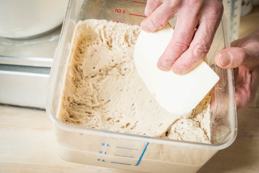 Foto: Joseph Khakshouri 13.02.2019Bäcker Werner Kast Backt Sauerteigbrote in einem Holzkohleofen aus den 30er Jahren.Mutterteig (Close up) Wird verwendet um einen Neuen Teig anzumischen.Reute (AR)