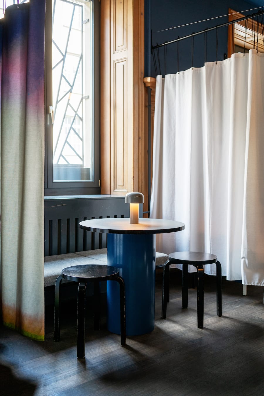 Cheeseburger von Action Burgers in der Bar Central Küchenfenster von Patrick Schindler und George Tomlin