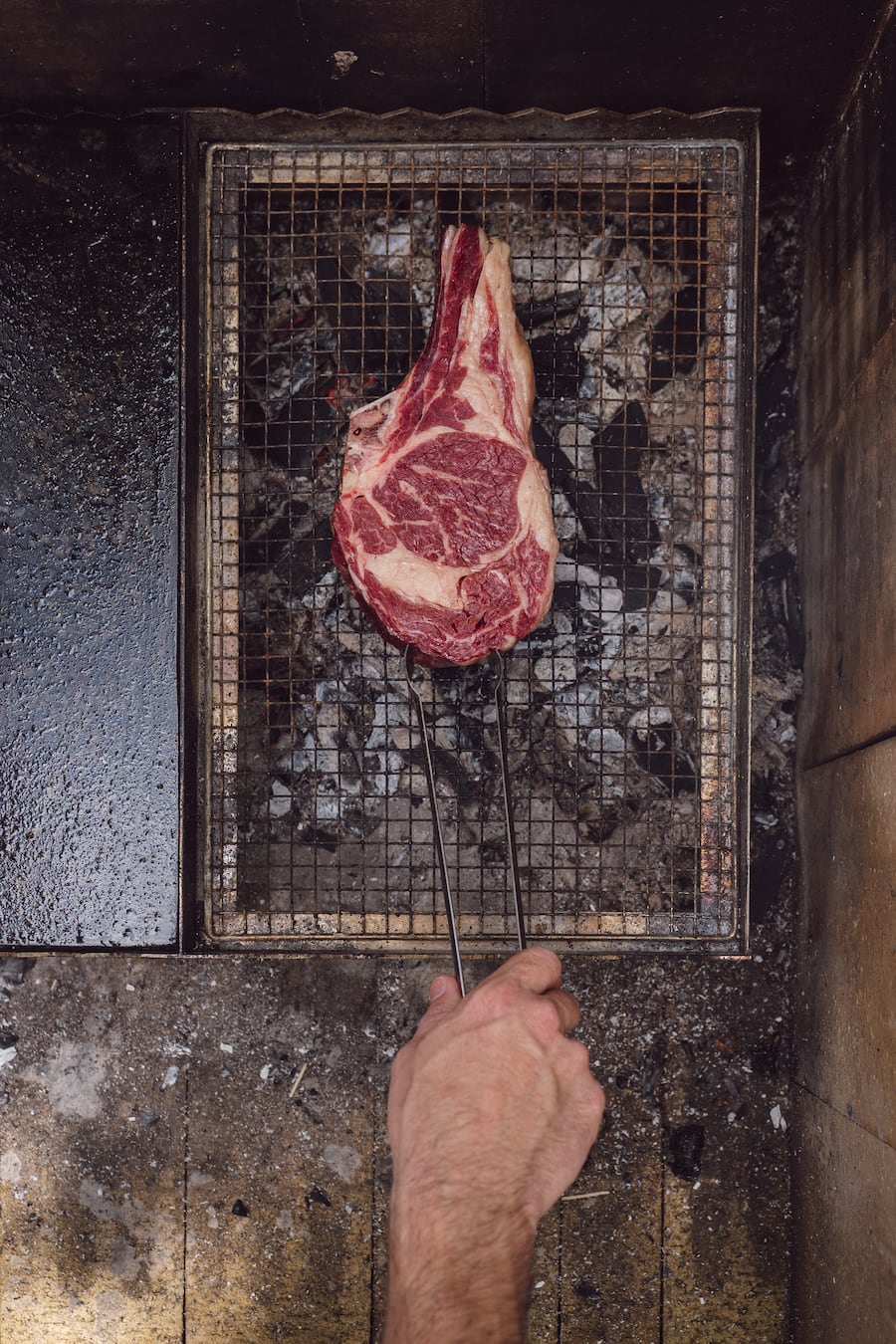 Luma Iberico Cote de Boeuf - Luma Delikatessen - Lucas Oechslin und Marco Tessaro - Smith and de Luma Zürich - Grillieren Zuhause bei Lucas - Fleisch - Juli 2020 - Copyright Olivia Pulver