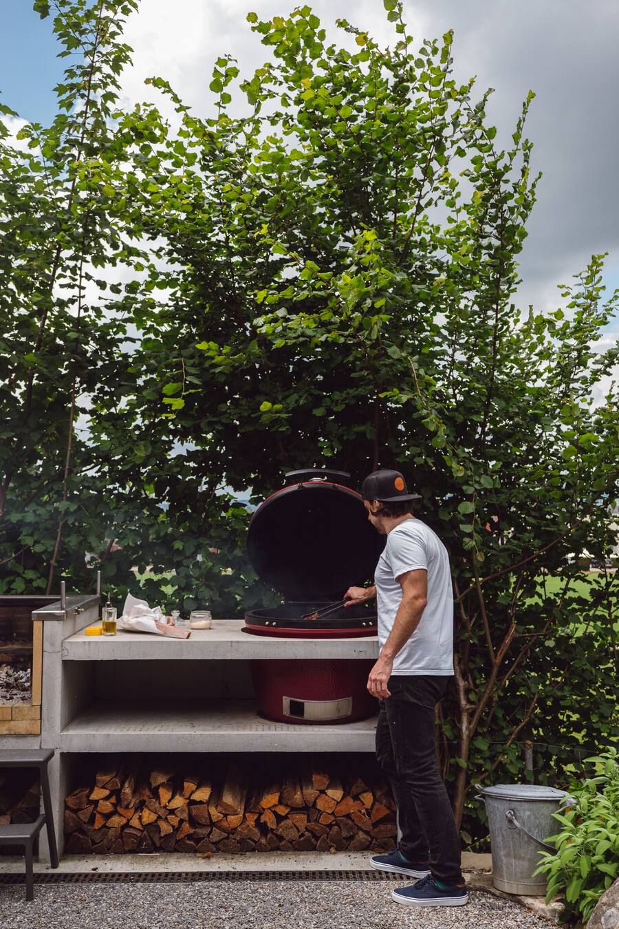 Marco - Luma Delikatessen - Lucas Oechslin und Marco Tessaro - Smith and de Luma Zürich - Grillieren Zuhause bei Lucas - Fleisch - Juli 2020 - Copyright Olivia Pulver