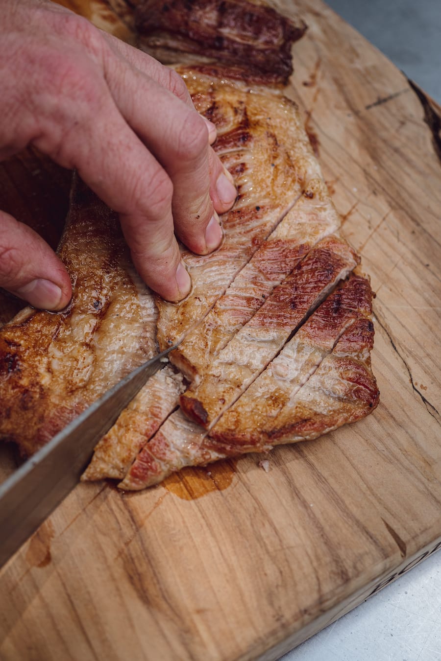 Luma Delikatessen - Lucas Oechslin und Marco Tessaro - Smith and de Luma Zürich - Grillieren Zuhause bei Lucas - Fleisch - Juli 2020 - Copyright Olivia Pulver