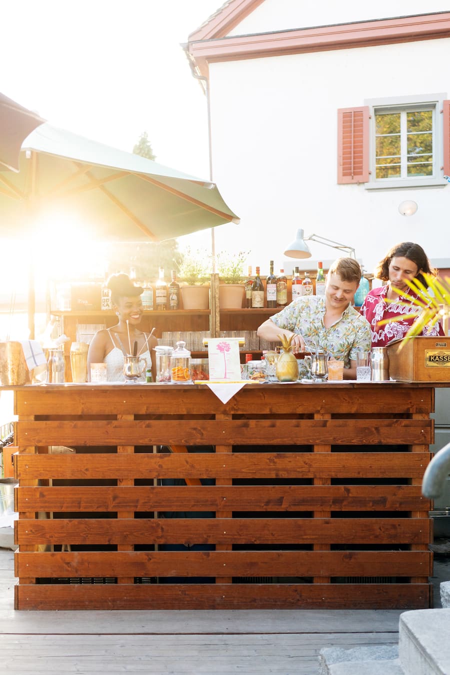 Riva Bar Zurich mit Ivan Pepe und Mark Huber auf der Terrasse der Pizzeria San Gennaro in Zurich