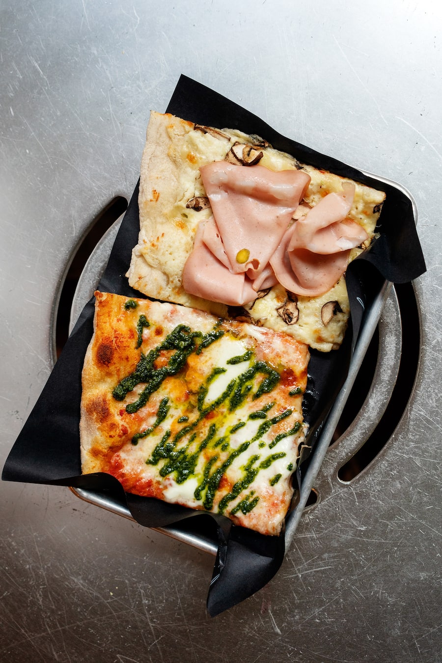 Action Pizza Zurich von Patrick Schindler im Hotel Widder in der Wirtschaft zur Schtund mit Mark Müller