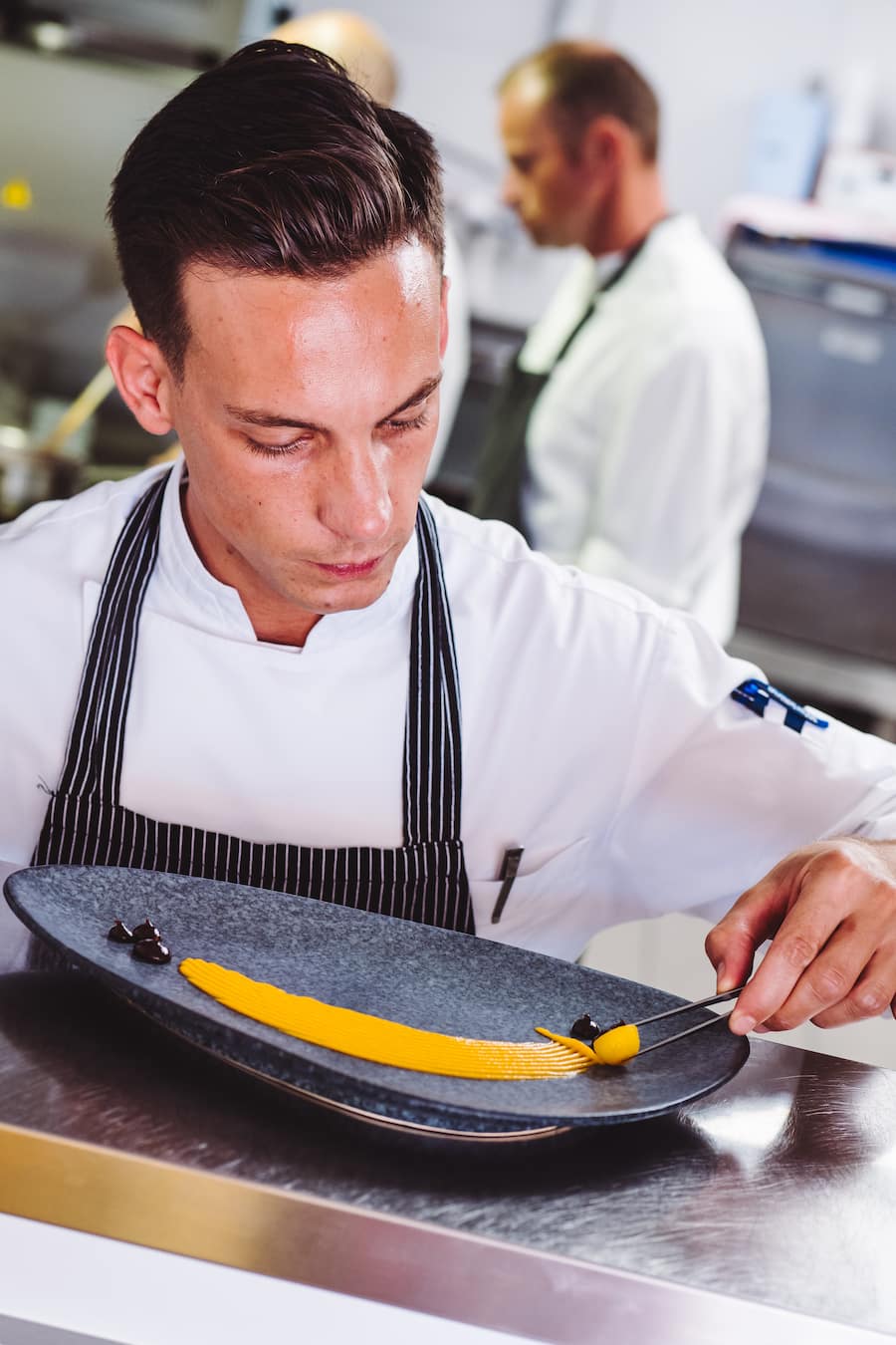 Luca Fabbro (Küchenchef) - Panorama Hotel Elisabetta, Restaurant Al Braciere in Ronca oberhalb Ascona - Die Brüder Christian Fabbro (Gastgeber) und Luca Fabbro (Küchenchef) führen das Restaurant in 4. Generation mit viel Leidenschaft und neuen Ideen. Mit Efrem Panzeri (Küche) und Boris Margiasso (Küche) ist das Küchenteam komplett. - Donnerstag, 11. Juli 2019 - Copyright Olivia Pulver