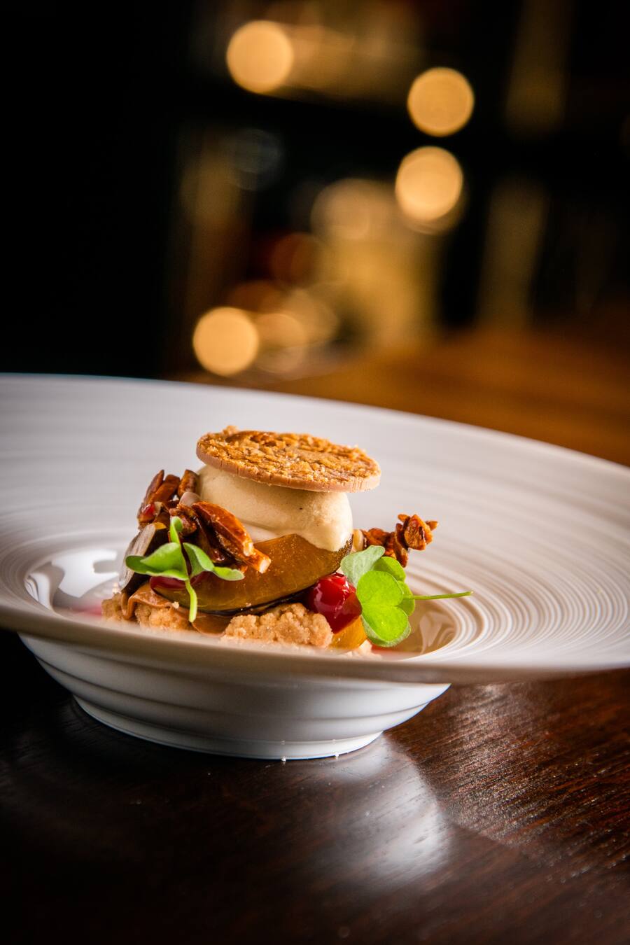 Stefan Heilemann kocht mit Nespresso 2020: Mandelnougat mit Zwetschgen und dazu ein salziges Kaffeeeis