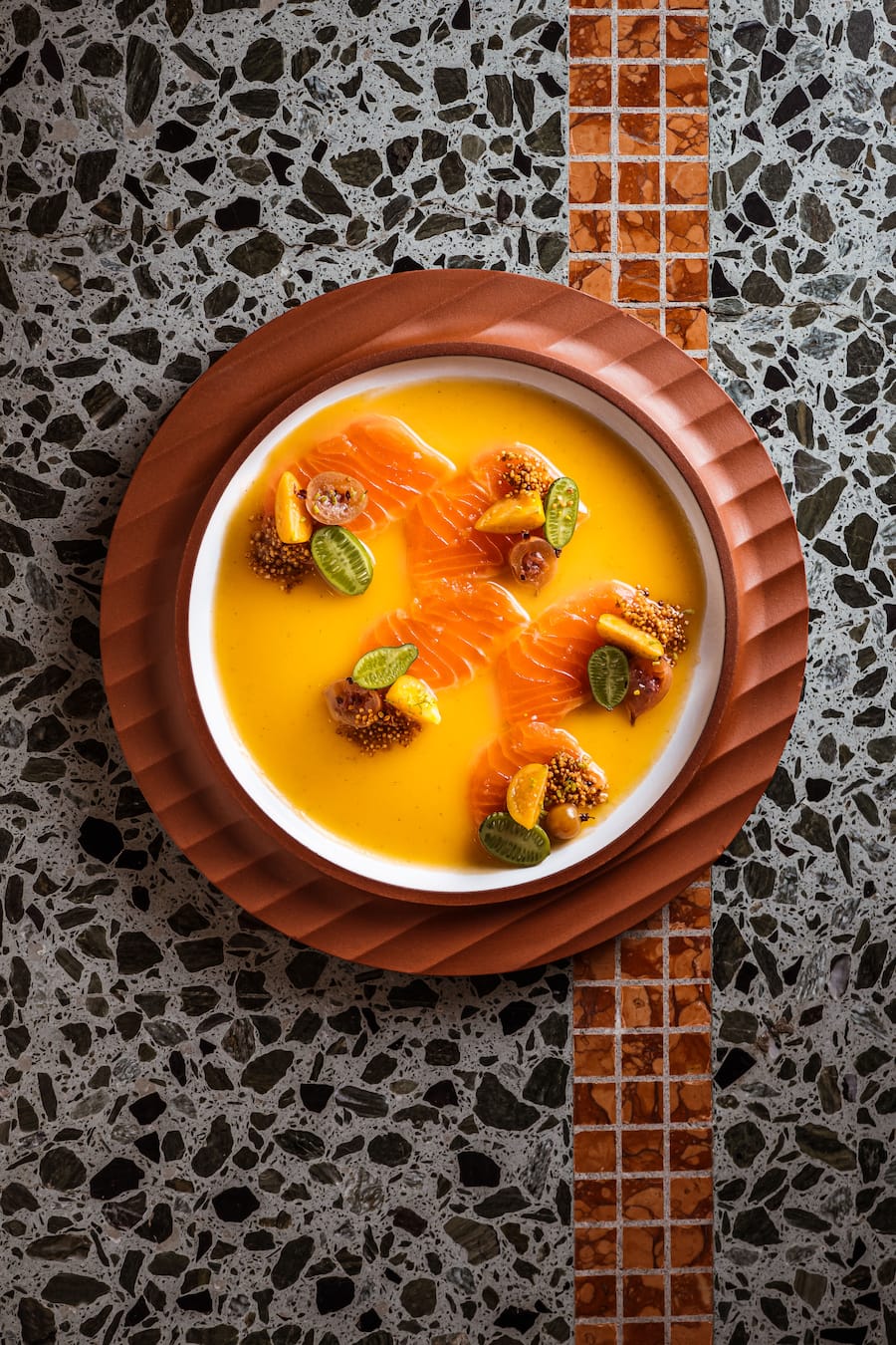 Tiradito von der Rubiger Lachsforelle - Dave Waelti schmeisst im Casino in Bern die Bistro Bar mit offener Kueche. - Bern, 16. Oktober 2020 - Copyright Olivia Pulver