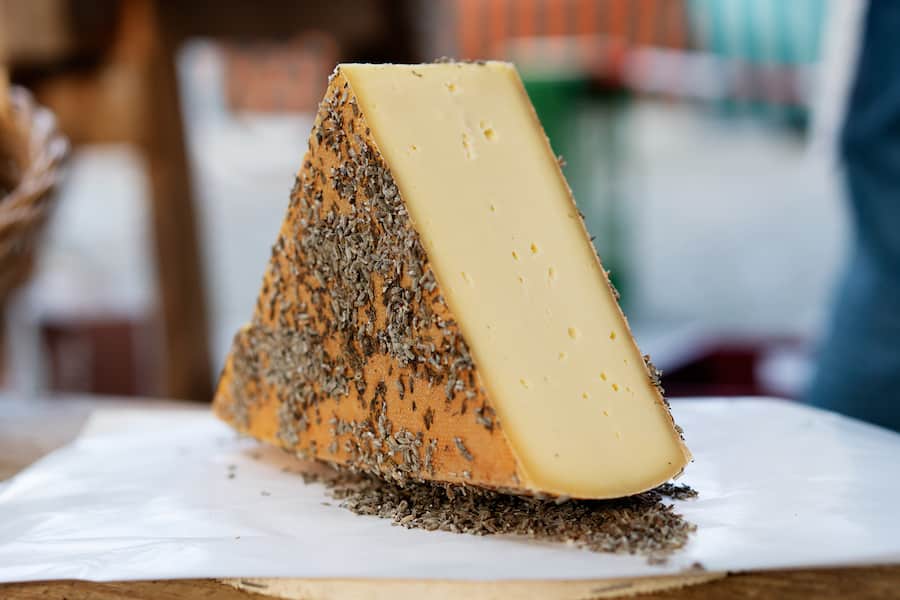 Rona Diem Chum Chum Chauf Chäs Helvetiaplatz Markt Käsestand