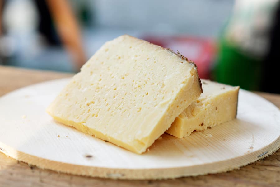 Rona Diem Chum Chum Chauf Chäs Helvetiaplatz Markt Käsestand