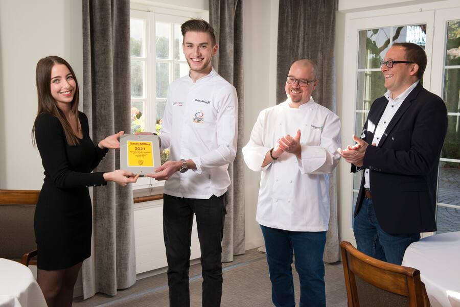 Remise du prix du meilleur pâtissier à Christophe Loeffel,restaurant du pont de Brent 2021.gà d Carla Celi(GM),Christophe Loeffel,Stéphane Décotterd et Erich Keller de la maison Felchlin