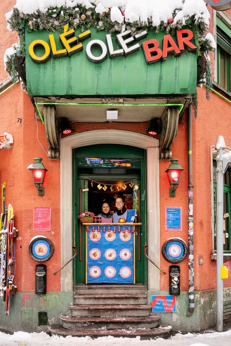Iklaemmt Pop-up Zurich von Linda Hüsser und Meret Diener in der Olé Olé Bar in Zürich