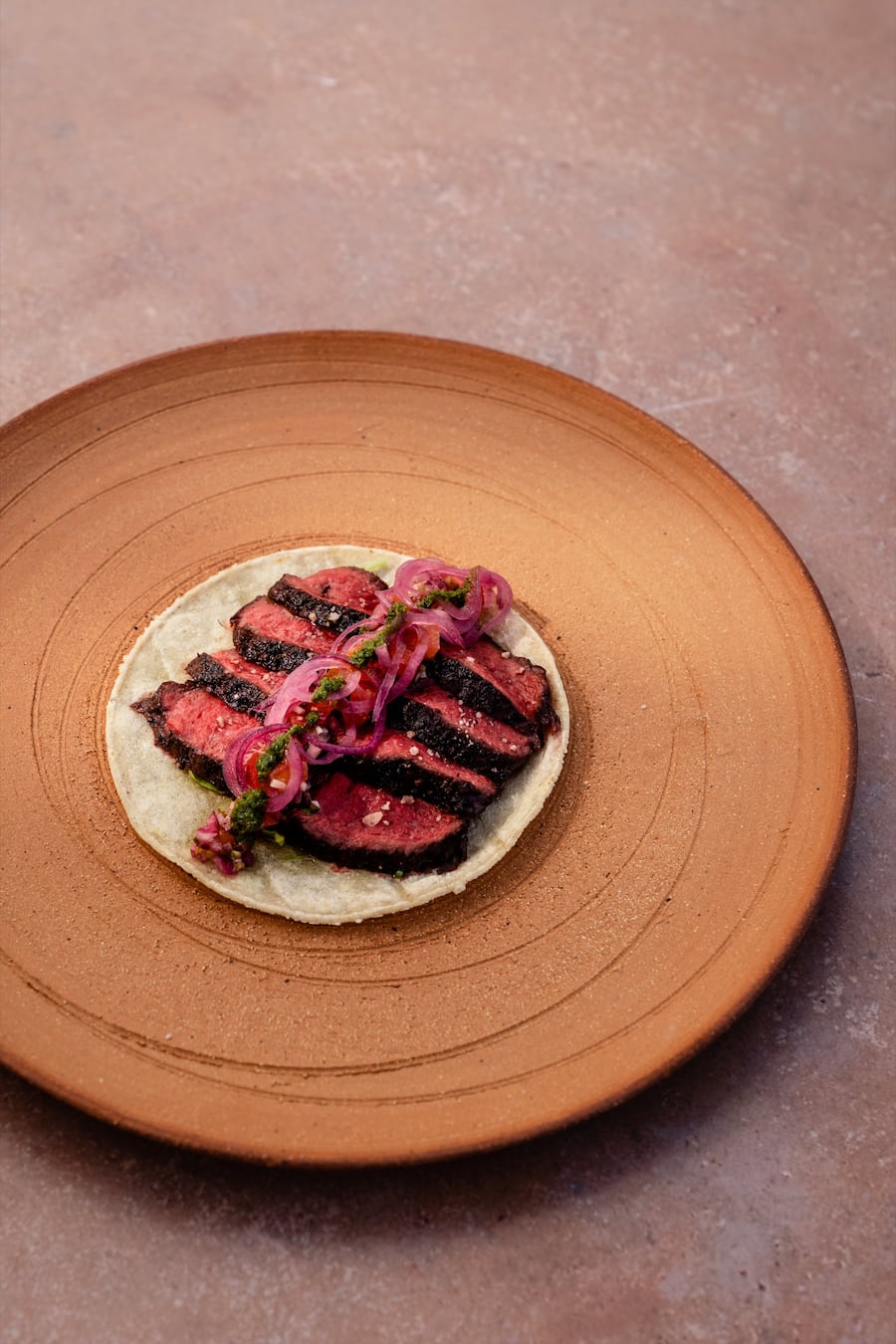 Taco mit Flat Iron vom Rind von Luma - Tobias Funke, 17-Punkte-Chef in der Fernsicht in Heiden, ist Green-Egg-Profi. - Grillieren mit Tobias Funke auf dem Big Green Egg - 29. März 2021 - Copyright Olivia Pulver