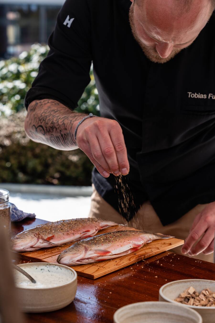 Eismeer Saibling von Luma - Tobias Funke, 17-Punkte-Chef in der Fernsicht in Heiden, ist Green-Egg-Profi. - Grillieren mit Tobias Funke auf dem Big Green Egg - 29. März 2021 - Copyright Olivia Pulver