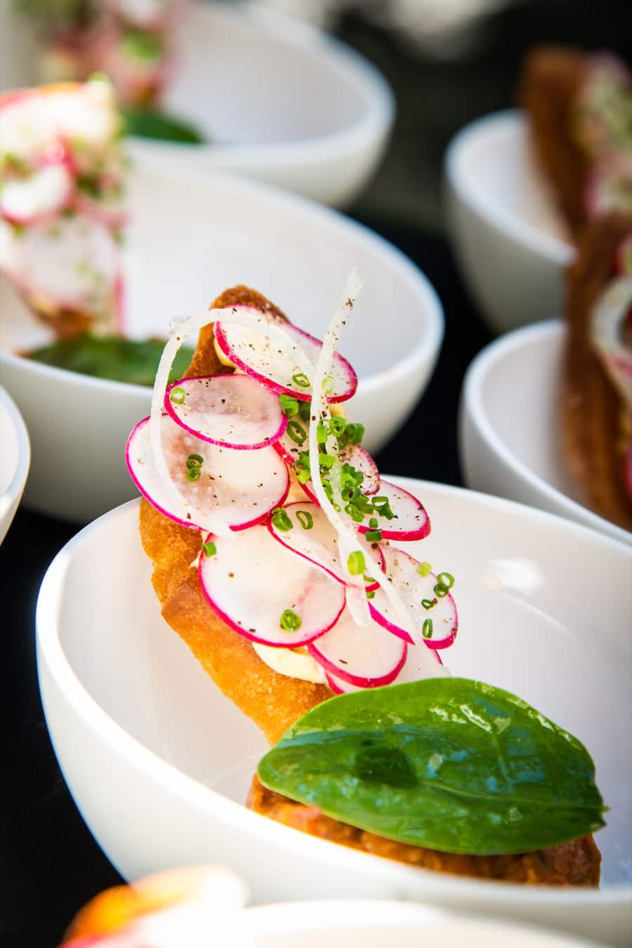 Caminada-Magazin Die Party 2021: Kalbstatar, Radieschen-Brötchen