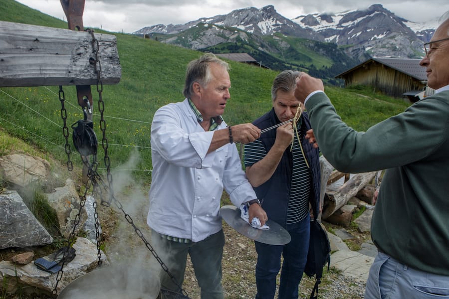 Chefs on Fire Züneweid Juli 2021 Martin Dalsass (l) mit Dario Ranza und Thomas Frei Spaghettitest