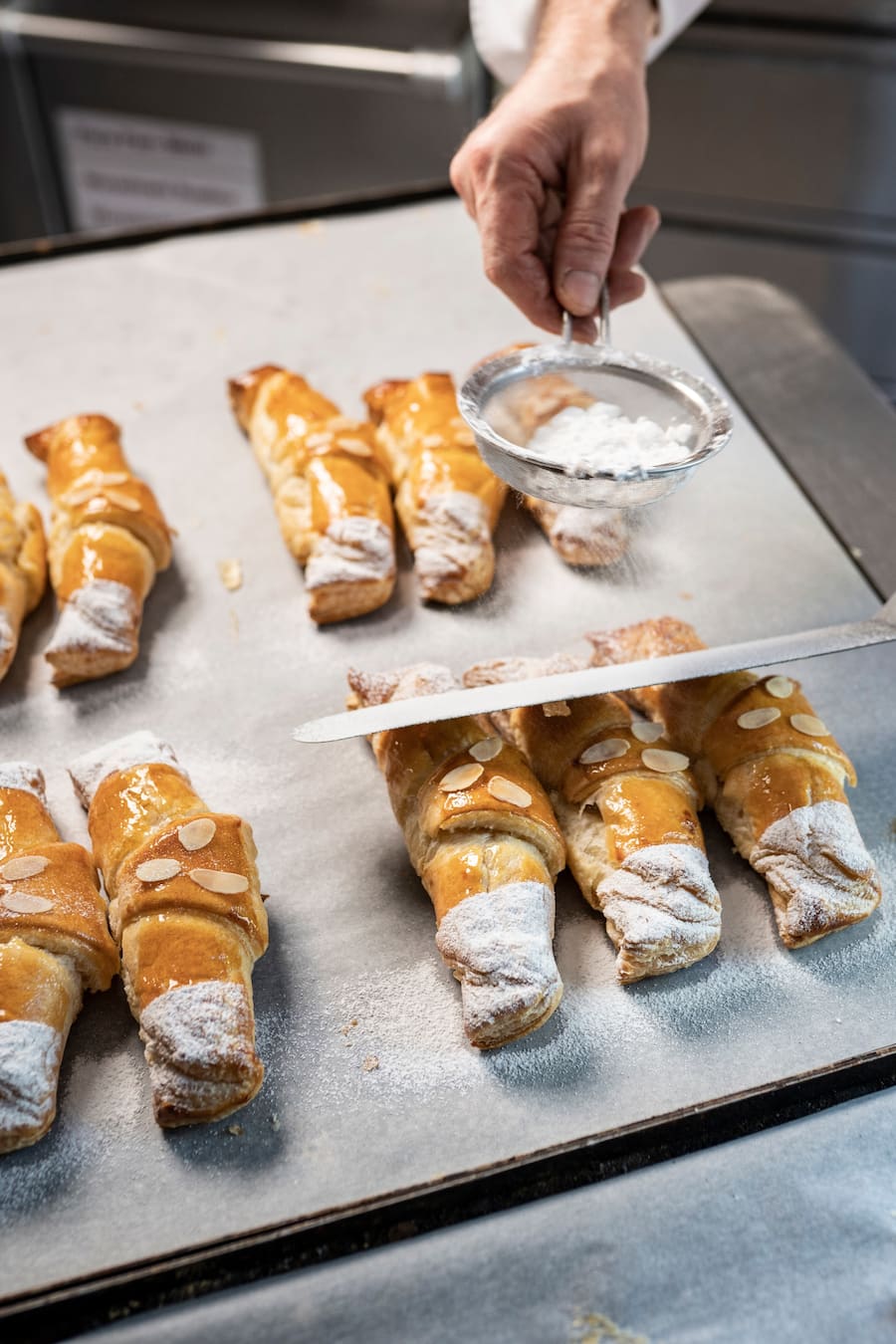 Bühler's Zuckerbäckerei Mandelgipfel September 2021