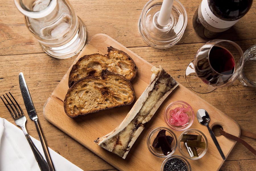 GaultMillaus POP des Jahres 2022 Jazzkantine Markbein vom Uelihof mit Sauerteigbrot und Pickels