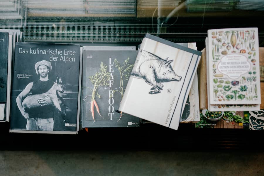 Auswahl verschiedener Kochbücher im Berg und Tal in der Markthalle im Viadukt Zürich