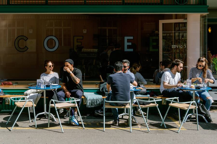 Terrasse des COFFEE hinter dem Stauffacher