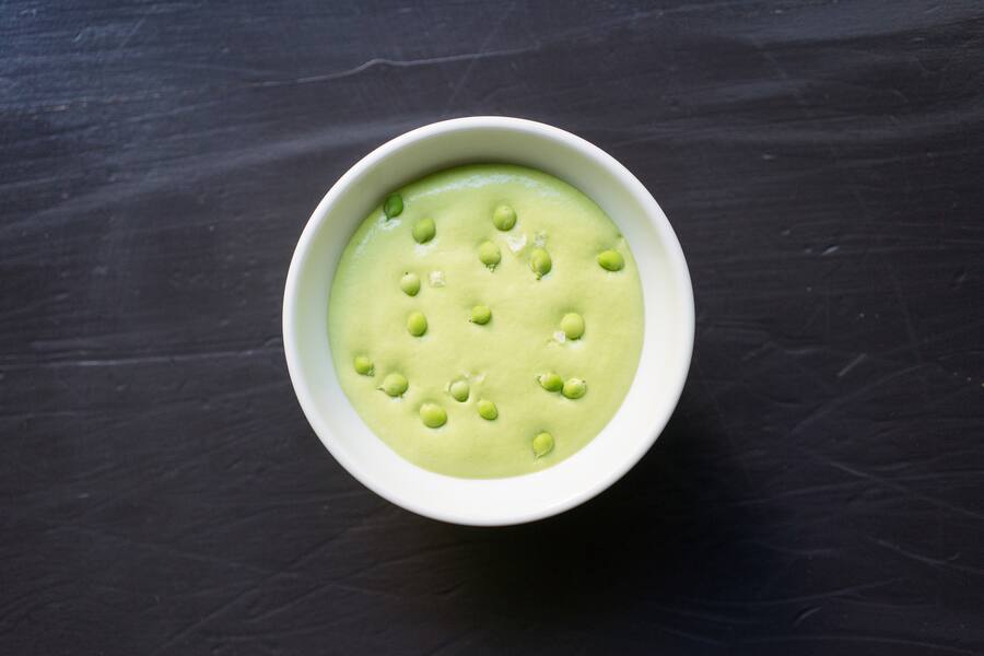 Erbsen-Schaum mit Onsen-Ei im Restaurant Gamper Zürich