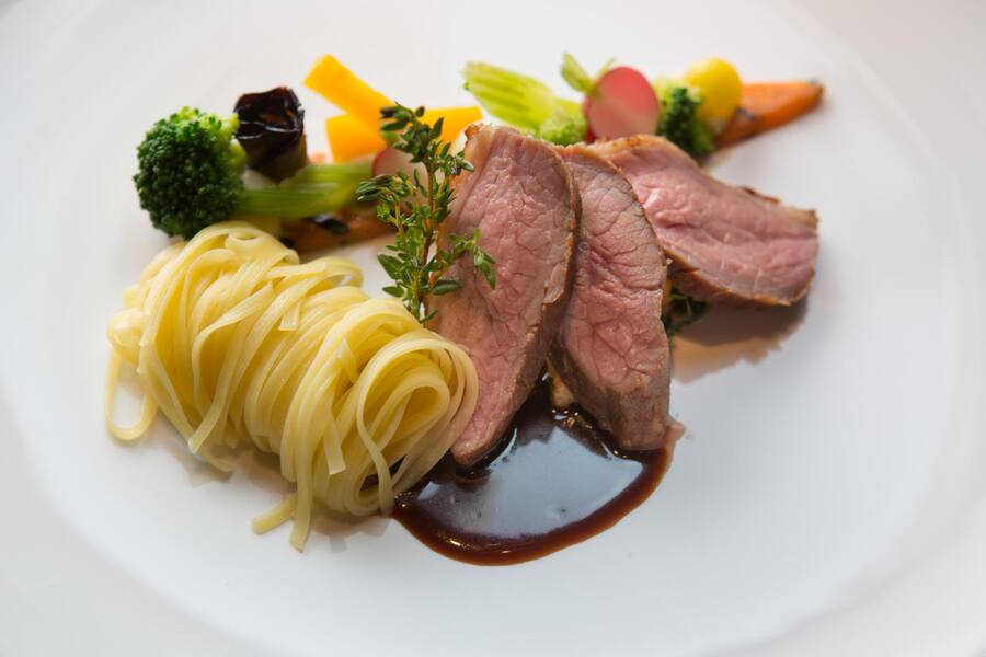 «Bam Bou» Luzern: Egli aus Raron &amp; Sommerbock | GaultMillau