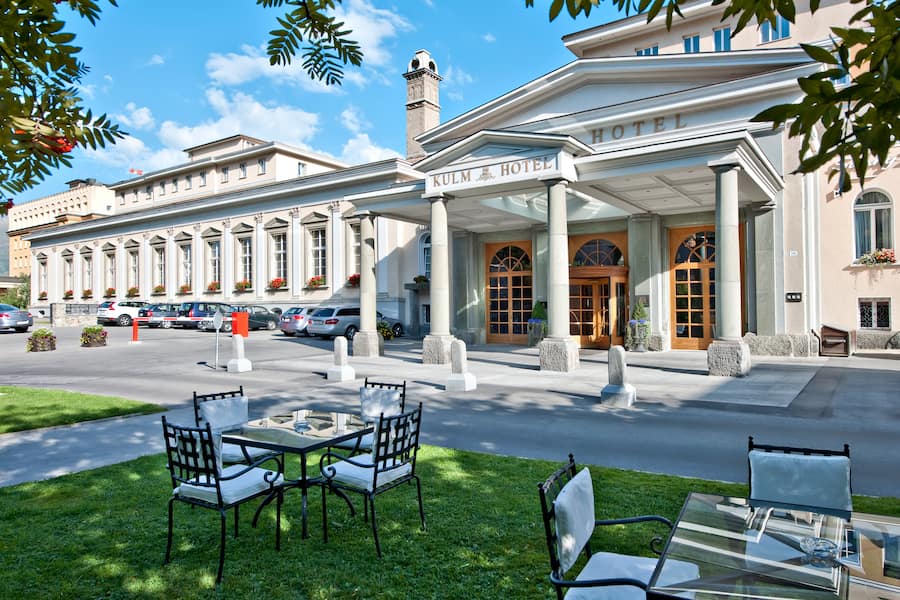 Kulm Hotel St. Moritz Sommer Eingang