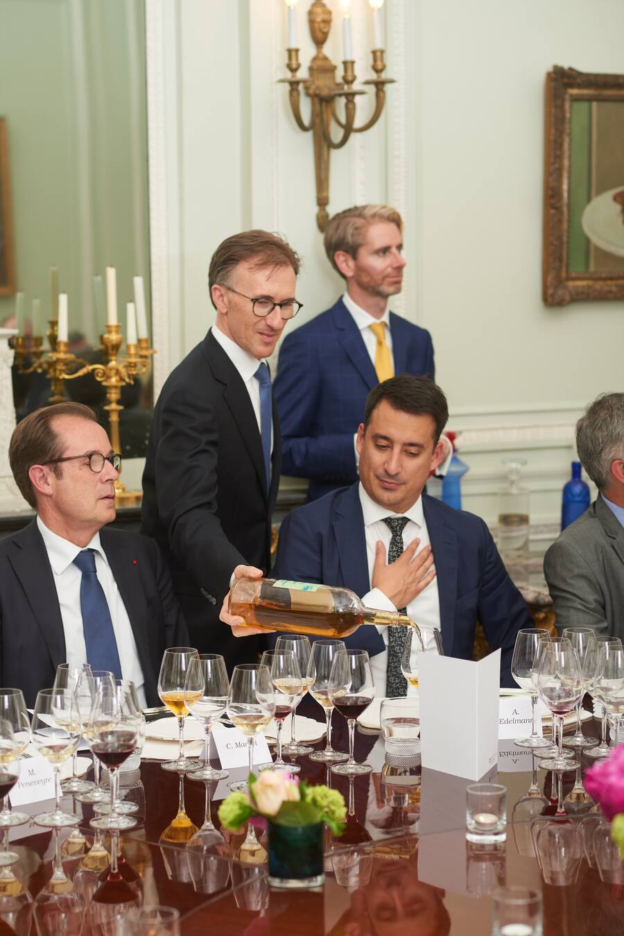 Les grandes tables de Suisse Botschaft Paris