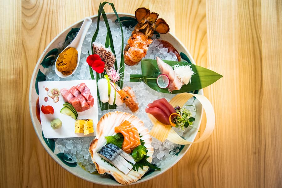 Vorspeisenplatte mit Fisch und Krustentieren im Sala of Tokyo