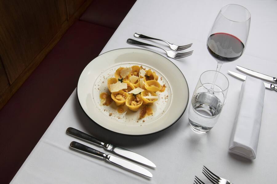 Tortelli Courge, Beurre de Thym et Amaretto/Kürbistortelli, Thymianbutter und Amaretto Philippe Chevrier