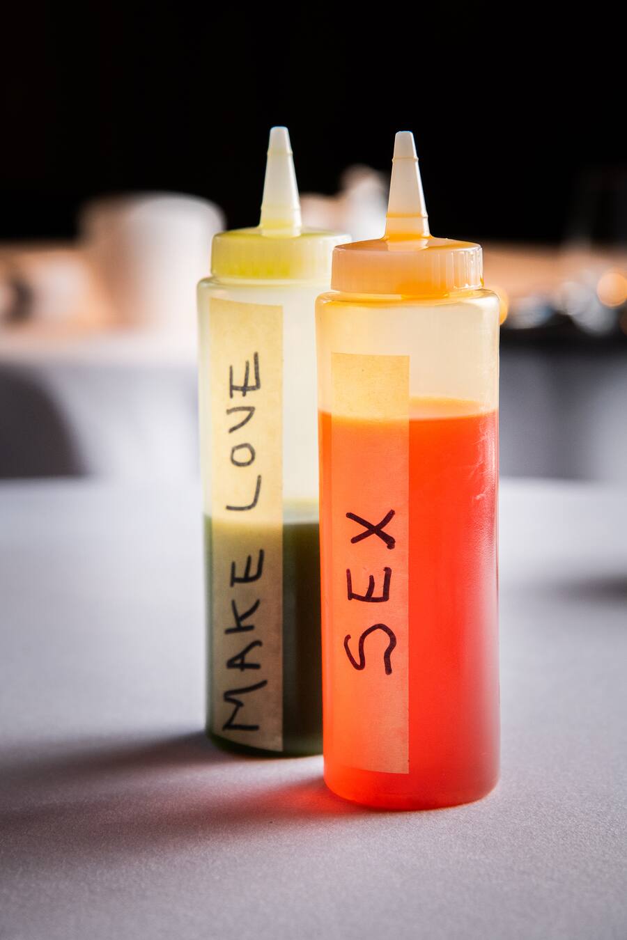 Andreas Caminada kocht mit Gaggan Anand 2018:Chili- und Curryblätter-Ãl