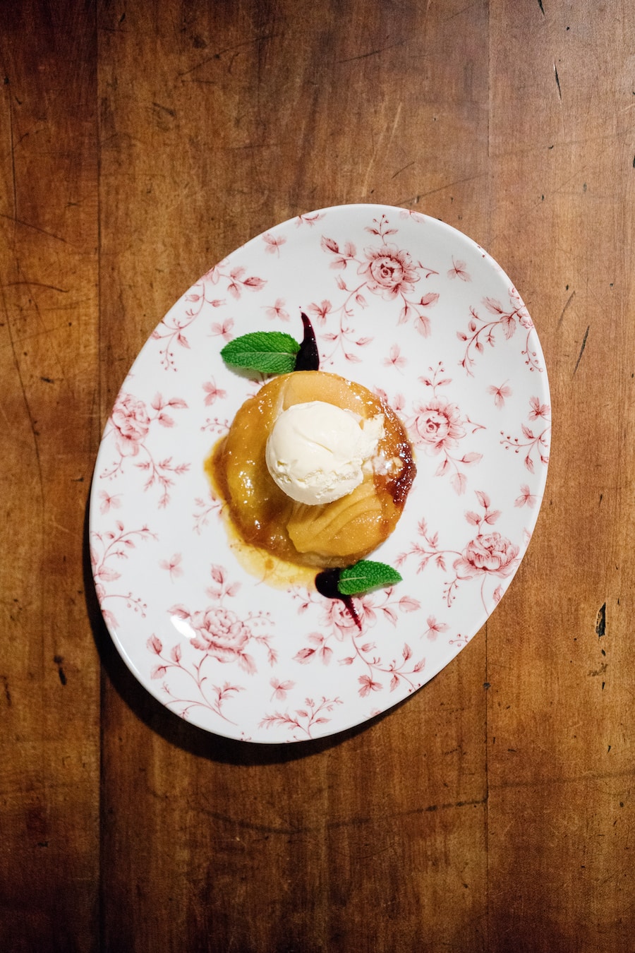 Die Alpenrose gehört zu den schönsten Lokalen in der Stadt Zürich und überzeugt mit einer gutbürgerlichen, währschaften Küche.