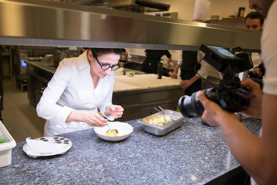 Lausanne.Beau-rivage palace.Soirée gastronomique à 4 mains le chef Andreas Caminada invité chez Anne-Sophie PicsAnne Sophie Pic finalise son "berlingot"