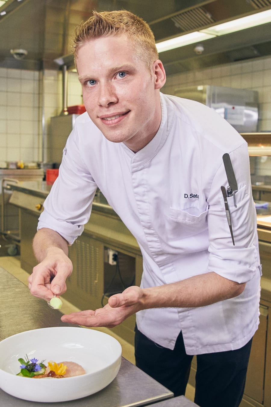 Anrichten 1. Gang: 1. Gang: Hamachi, Gurke, Ponzu und Kaviar. Dominik Sato, Seepark Thun, 03.07.2019, Foto Lucia Hunziker.