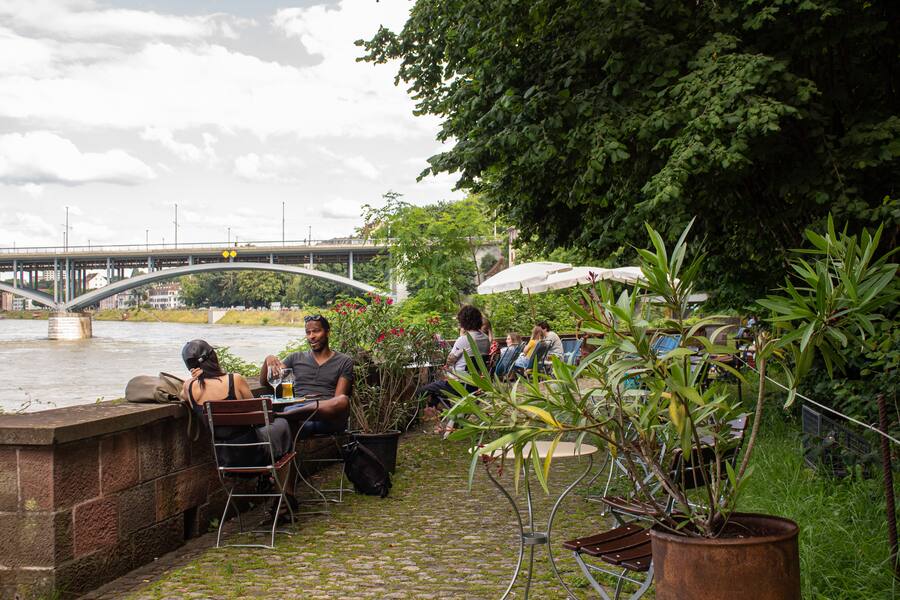 Apéro gefällig? Im Fähribödeli unter der Pfalz gibt es erfrischende Getränke, 19.07.2021, Fähribödeli, Sydney Karolewski