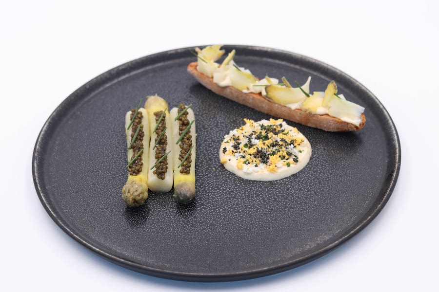 Asperges blanches au caviar