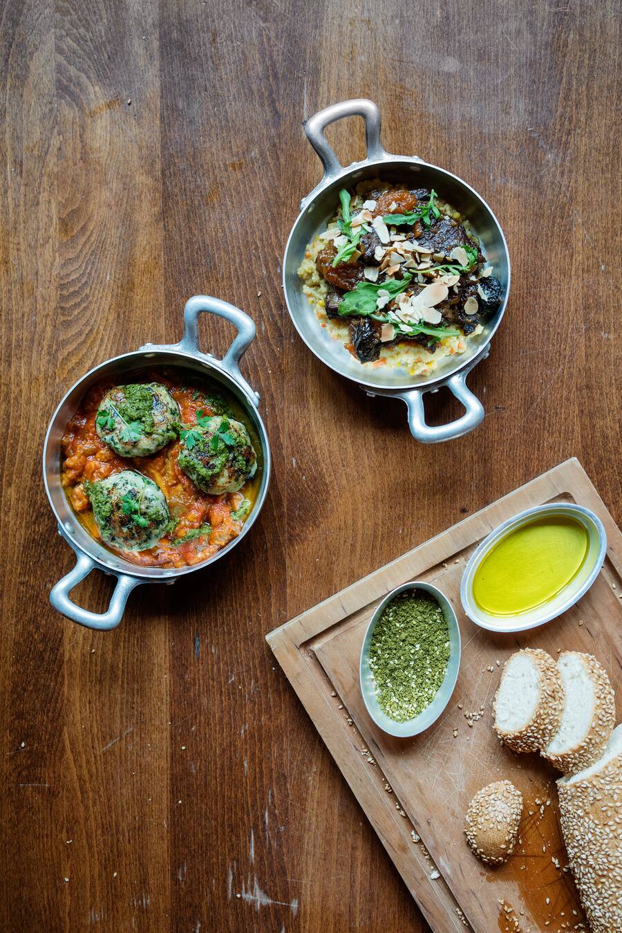 «Fish Balls», Short Rib, Sesambrot mit Za'atar und Olivenöl in der Bank am Helvetiaplatz in Zürich