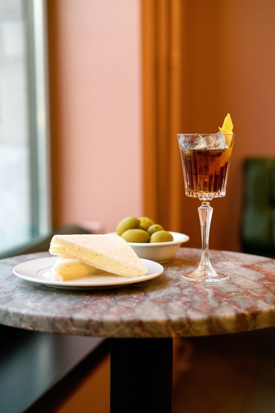 Italienische Szene Bar Sacchi beim Lochergut in Zürich mit Negroni, Lambrusco und Naturweinen von Claudio Sacchi