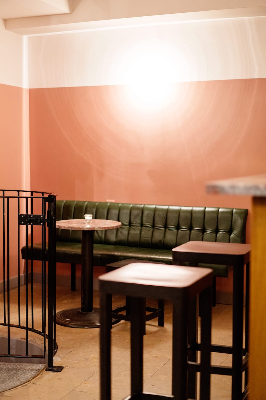 Italienische Szene Bar Sacchi beim Lochergut in Zürich mit Negroni, Lambrusco und Naturweinen von Claudio Sacchi