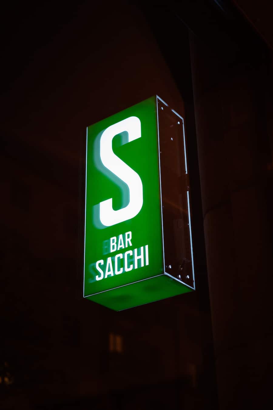 Italienische Szene Bar Sacchi beim Lochergut in Zürich mit Negroni, Lambrusco und Naturweinen von Claudio Sacchi