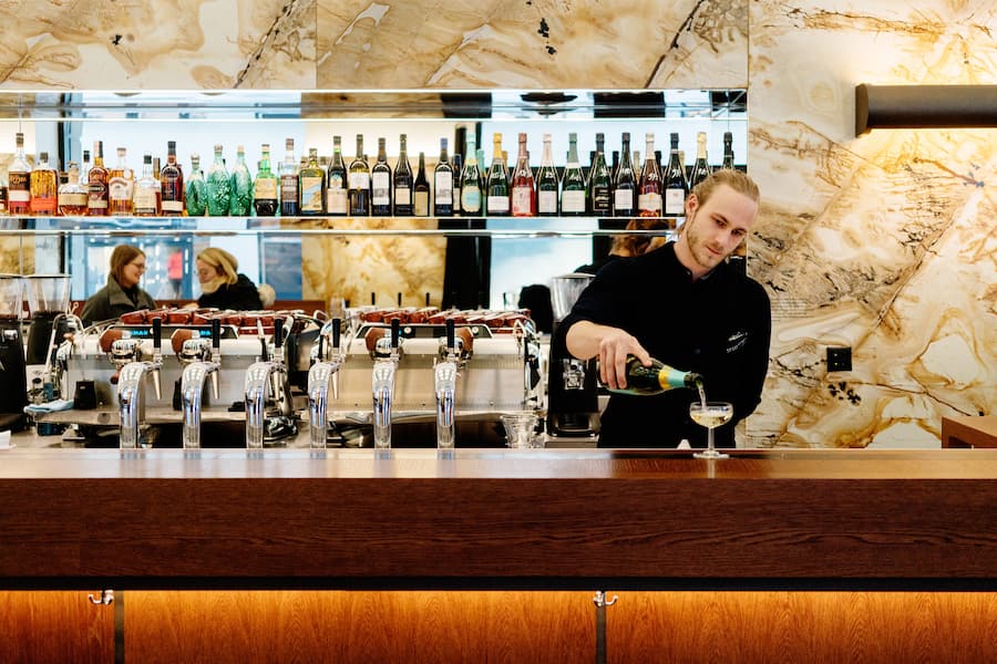 Bar 45 Holztheke in Zürich