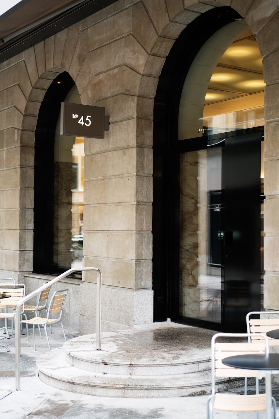 Bar 45 Eingang an der Bahnhofstrasse in Zürich