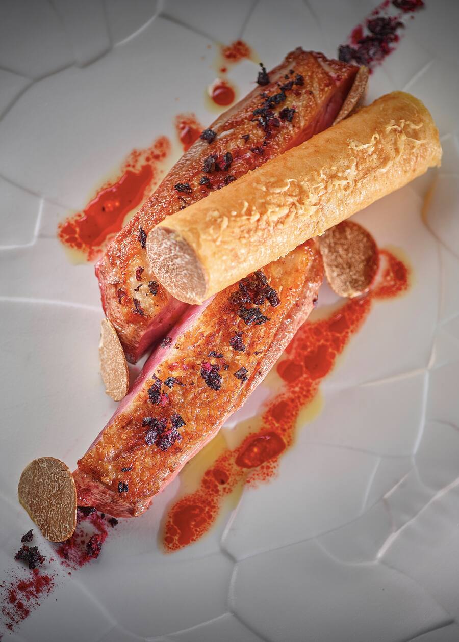 Randogne, le 24 septembre 2019 Bert De Ryckert, chef du restaurant le rawyl, Canard de Barbarie et myrtilles sauvages © sedrik nemeth