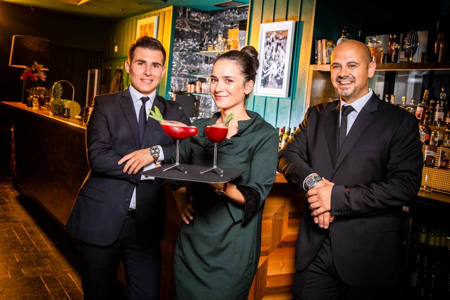 v.l.n.r. Philipp Kössl, Barchef, Ines Triebenbacher, Restaurantleiterin & Sommelière, Francesco Benvenuto, Restaurantleiter und Sommelier Igniv Bad Ragaz, Carl F Bucherer, Igniv, Zürich © Thomas Buchwalder