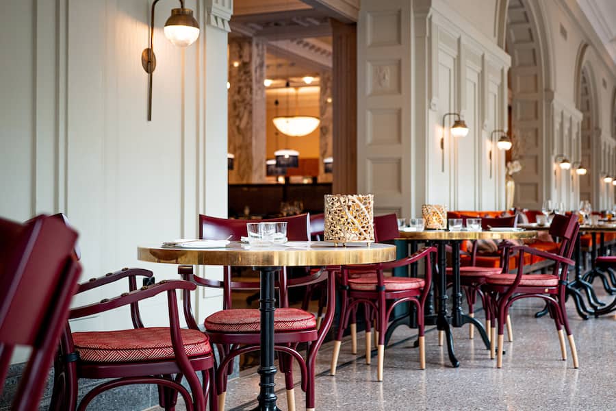 Dave Waelti schmeisst im Casino in Bern die Bistro Bar mit offener Kueche. - Bern, 16. Oktober 2020 - Copyright Olivia Pulver