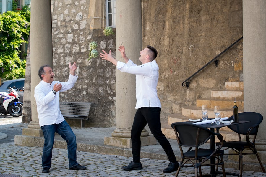 Carlo Crisci,restaurant l Fleur de Sel à Cossonay ici avec son second Romain Dercile