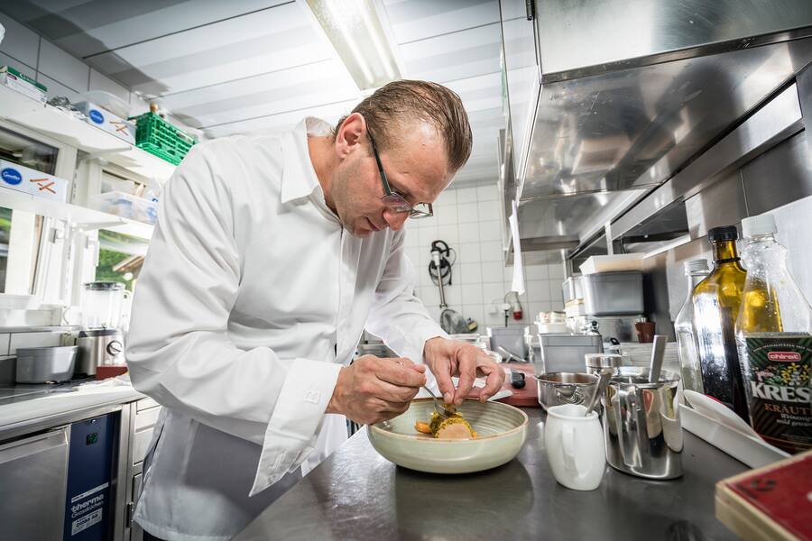 Foto: Joseph Khakshouri 18.09.2018Gasthaus zum KreuzStädtlistrasse 3Teller:Entenleber Zweierlei von der Französichen Entenleber mit Aprikosen und PistzienDallenwil (NW)