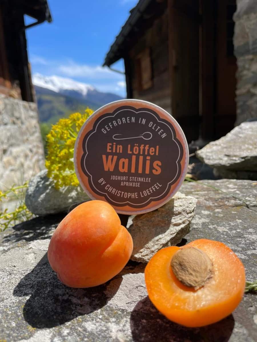 Dominique Mattenberger, Florian Stähli und Darko Bosnjak von Kalte Lust mit Christophe Loeffel.