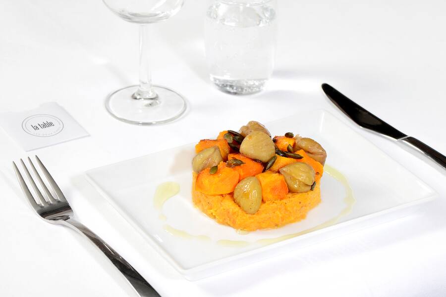 Ecrasé de butternut parfumé à la truffe châtaignes grillées et quartiers de butternut rôti assaisonnés d'un filet d'huile d'olive © Photo Aline Périer